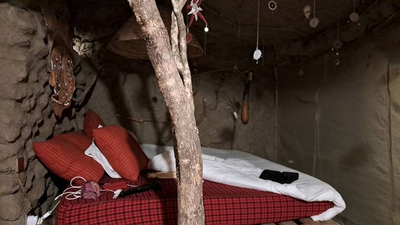 Smeštaj, kuća pećina iznutra u Masai Lodge-u